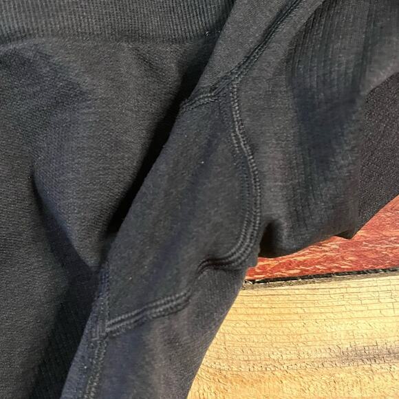 Lululemon Black Crops Size 6 - Picture 6 of 8